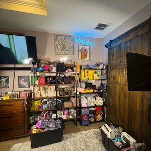 Quick list and unlisted from our closet! ✨👩🏻‍🚀🪐🚀💫 Monday 13, 2025